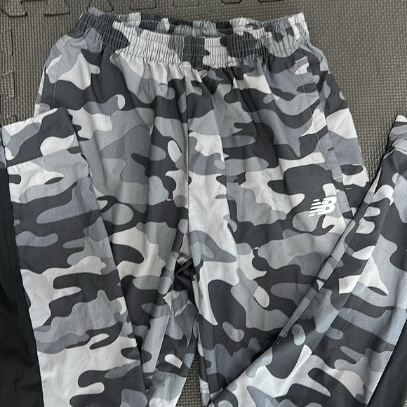 New balance grey camouflage camo joggers training pants - Picture 2 of 2